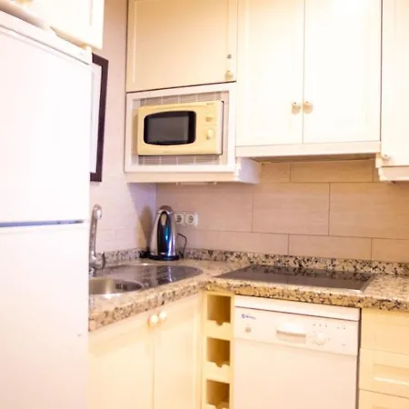 Skol 130. One Bedroom With Sea Views In Centre *