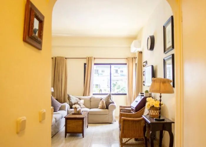 Skol 130. One Bedroom With Sea Views In Centre Lejlighed *