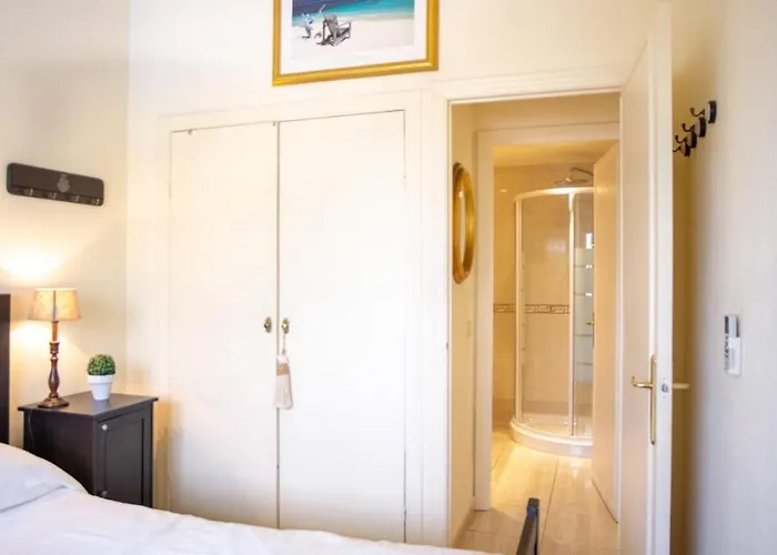 Skol 130. One Bedroom With Sea Views In Centre Lejlighed *
