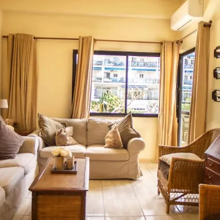Skol 130. One Bedroom With Sea Views In Centre Apartment *