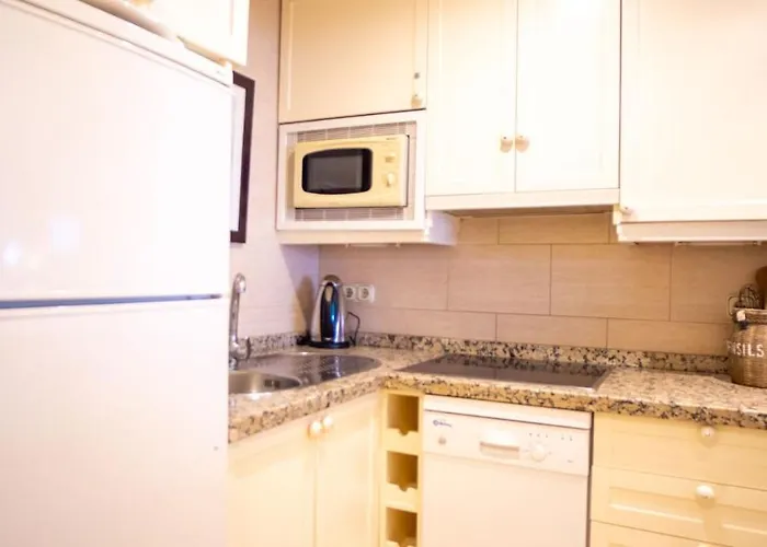 Skol 130. One Bedroom With Sea Views In Centre *